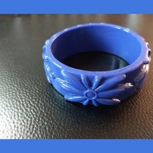 Retro Carved Resin w/ Funky Flowers